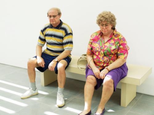 Old Couple on a Bench by Duane Hanson, 1994. Bronze, plychromed in oil, mixed media and accessories.