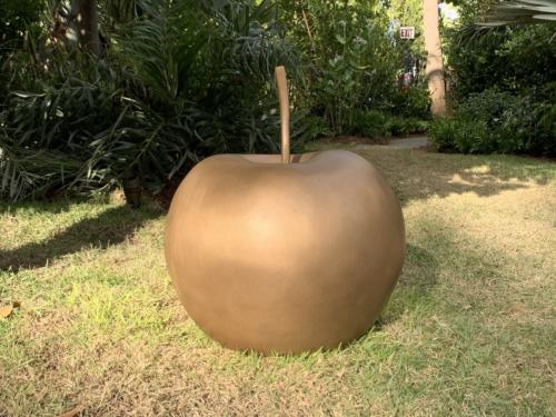 Pomme Moyenne by Claude Lalanne. Bronze, 2006.