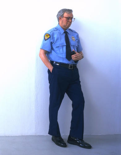 Security Guard by Duane Hanson, 1990. Polychromed bronze, with accesories. Life size.